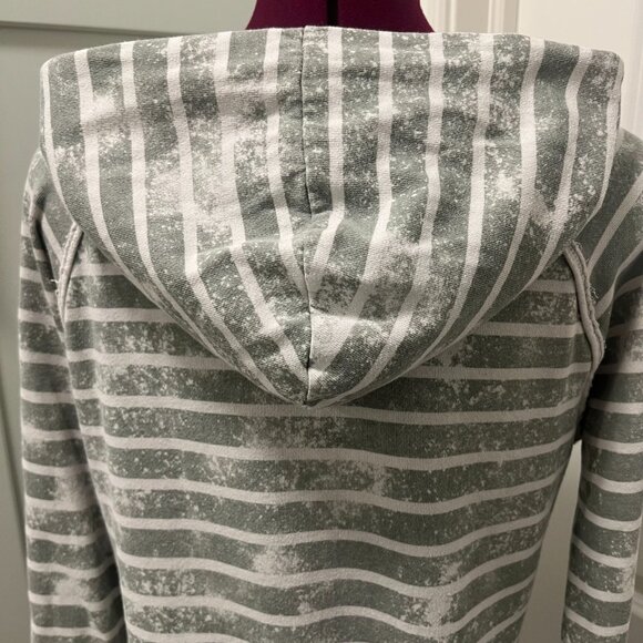 ROXY Button Neck, Double Zipper Front Pocket Hoodie Size Large Logo Zipper Pulls - Picture 9 of 15